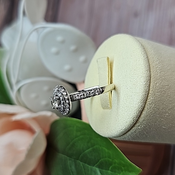 14KT WHITE GOLD DOUBLE HALO DIAMOND RING - Picture 4 of 16